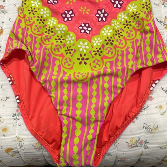 Super cute Trina Turk one piece - Picture 4 of 11